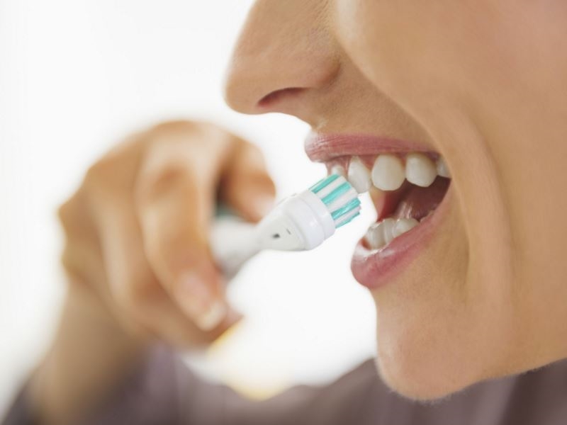 6 Cách làm trắng răng, chữa hôi miệng hiệu quả tại nhà